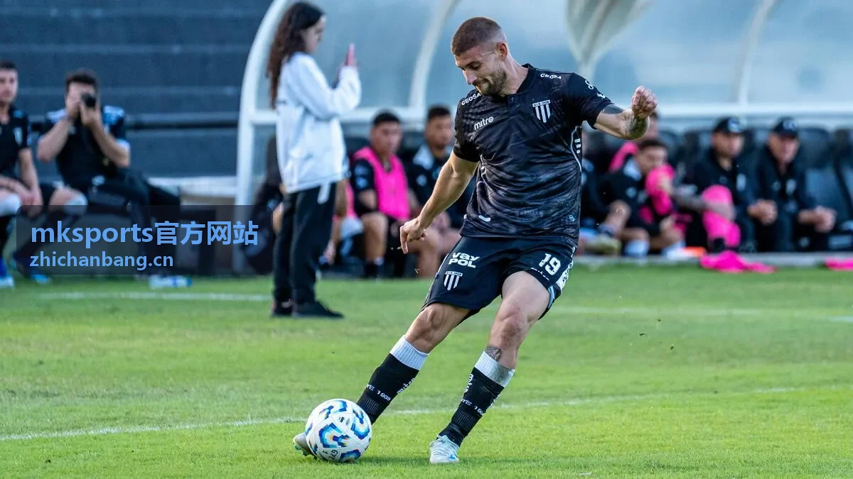 mksports官方网站城市联赛现场球员对抗画面